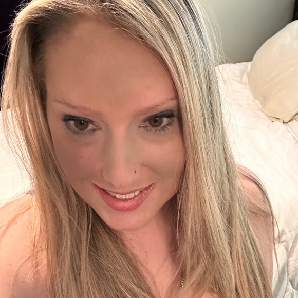 Meet your Posher, Carrie - Picture 2 of 2